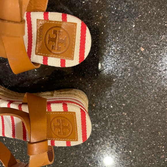 TORY BURCH 9 NAUTICAL RED WHITE CANVAS WITH LIGHT BROWN STRAPS PLATFORM SANDALS - Picture 6 of 13